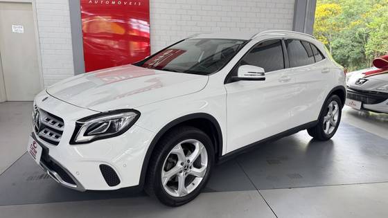 MERCEDES-BENZ GLA 200 1.6 CGI FLEX ADVANCE 7G-DCT MERCEDES-BENZ GLA 200 1.6 CGI FLEX ADVANCE 7G-DCT